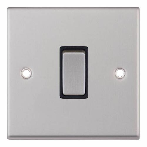HEAVY-DUTY CAPACITY FOR HIGH-WATTAGE INCANDESCENT