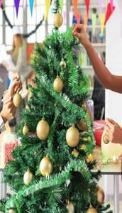 DECORATION, GARLAND UNLIT, CHRISTMAS, TINSEL, GREEN METALLIC