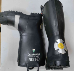 BOOTS, FIREMEN'S, RUBBER INSULATED FELT, LUG SOLE, NFPA 1971, WIDE, 11-1/2 Manufacturer :THOROGOOD SHOES WEINBRENNER, Part No: WIDE,